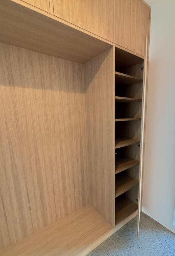 news/platsbyggd-hallgarderob-ek-modern-b